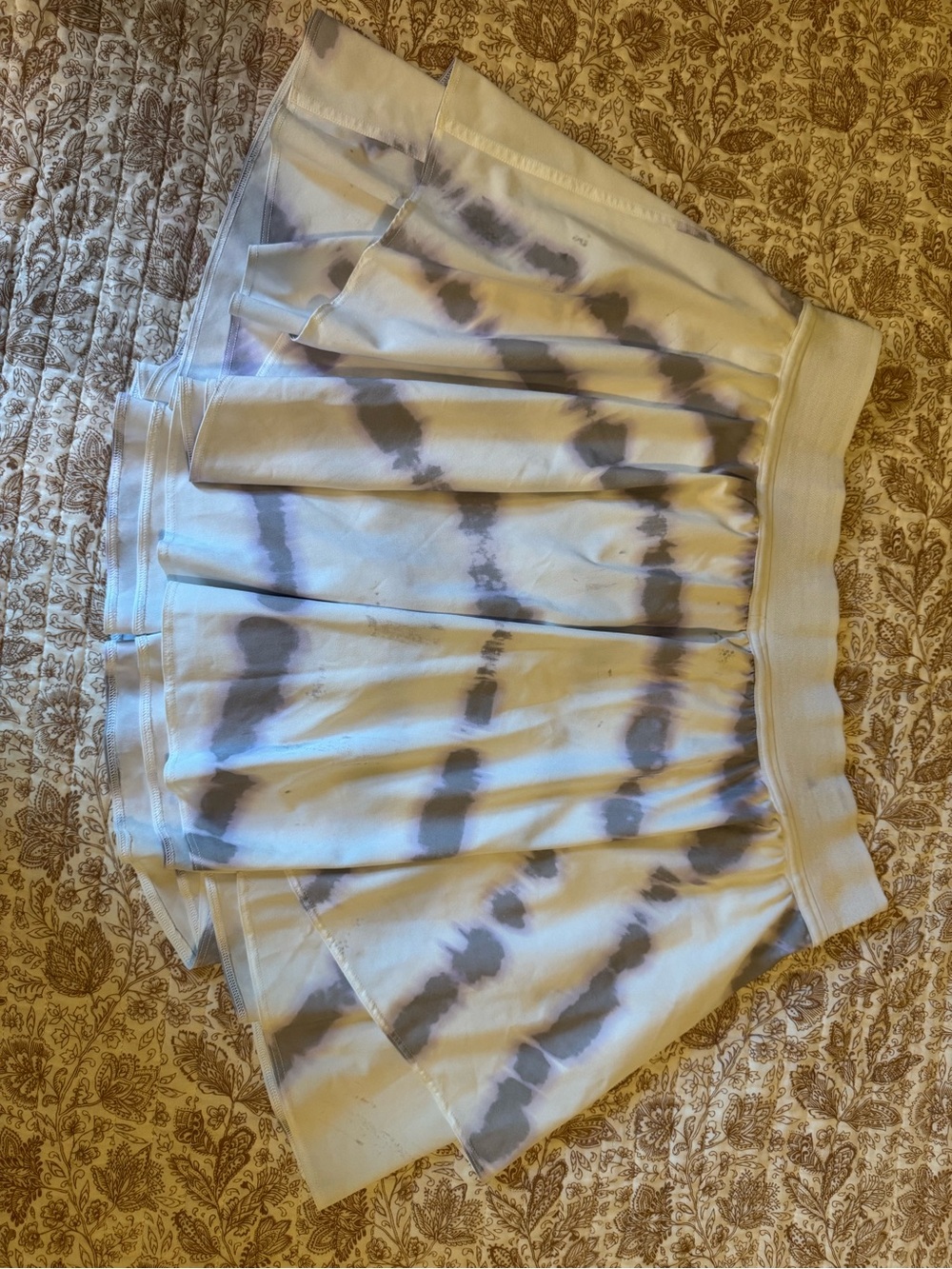 lululemon athletica White and Gray Tie-Dye Pleated Skirt